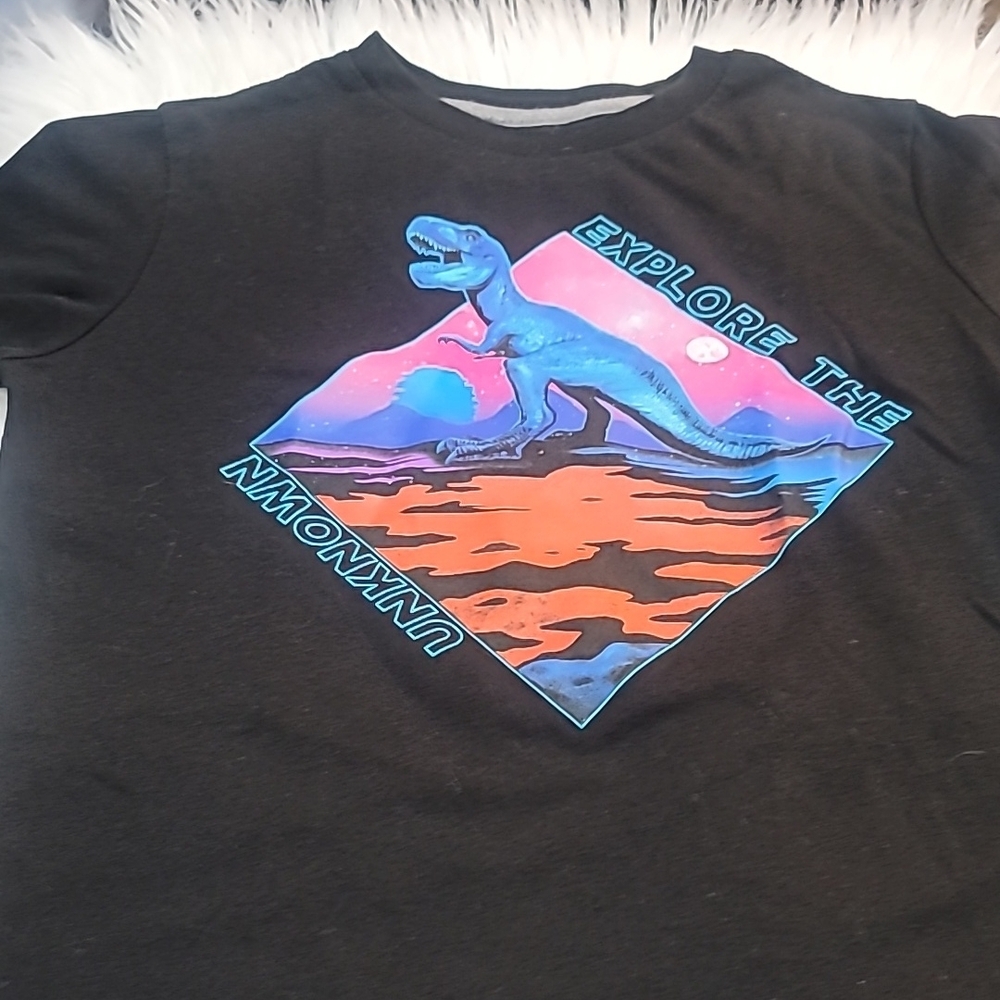 Old Navy Black Short Sleeve Tee with Graphic Design